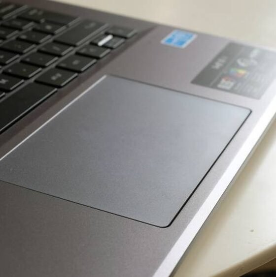 Glass Vs Plastic Trackpads: Why Surface Texture Matters for Work